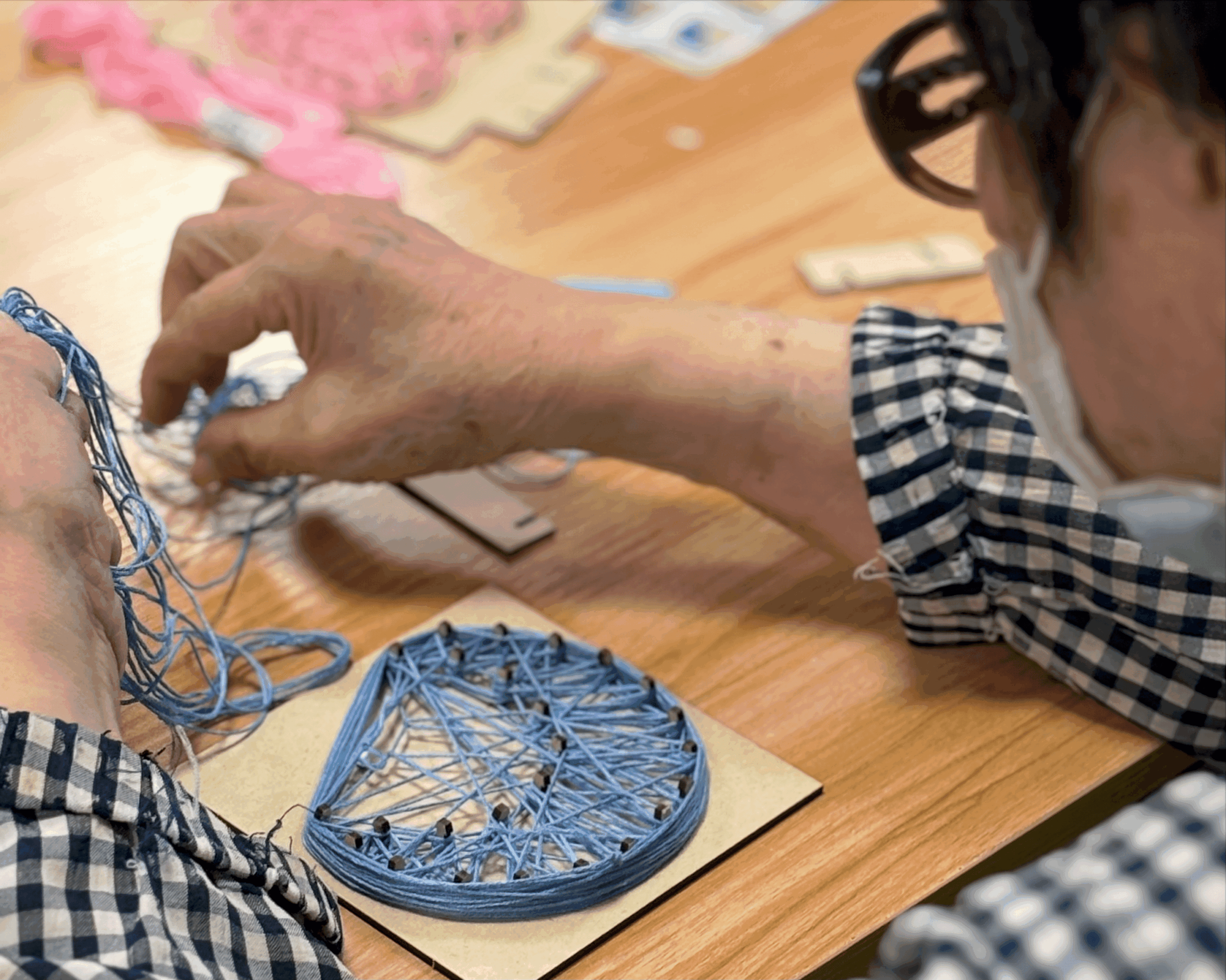 年滿65歲以上的老人 55歲以上、且身心功能失能的原住民 年滿50歲以上的失智症患者 領有身心障礙證明，且評估為失能者