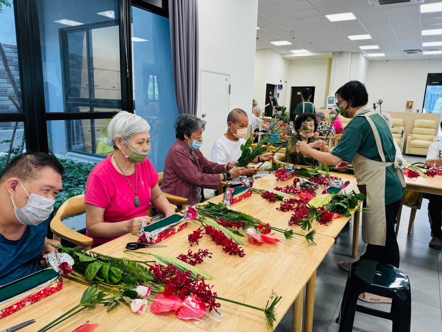 撥打1966長照專線或洽詢博正協助申請