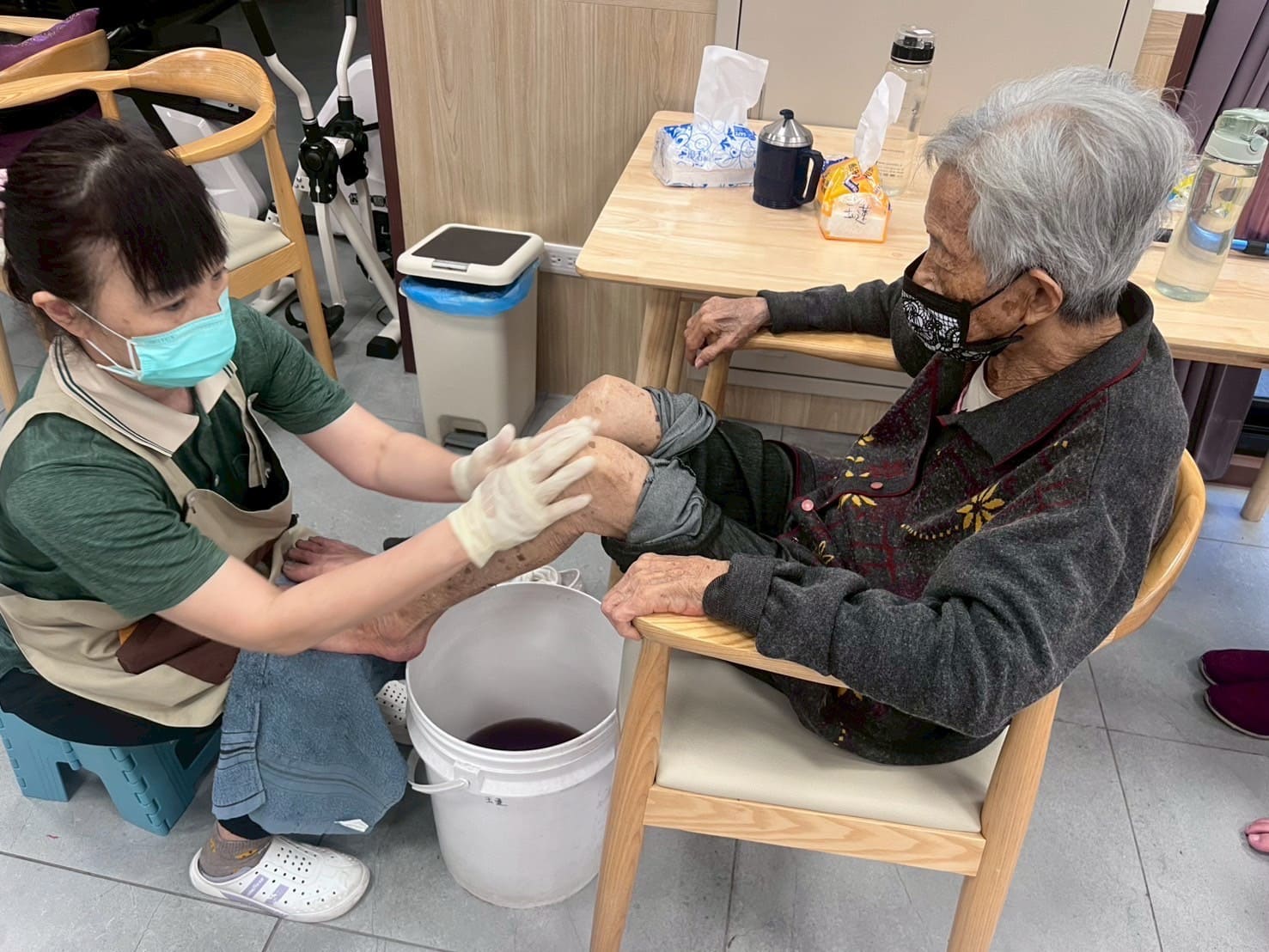 外籍看護可申請喘息補助/日照補助