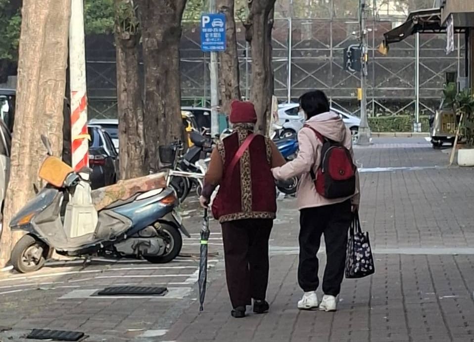 為什麼老人排斥日照中心?理解抗拒背後的 3 大恐懼